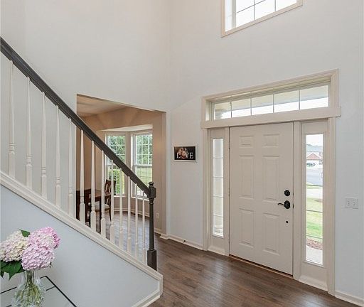 4th image of 100 Hartford Ct