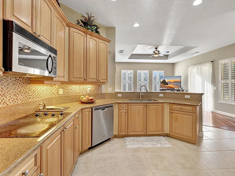827 SW Grand Reserves Blvd — Photo 13