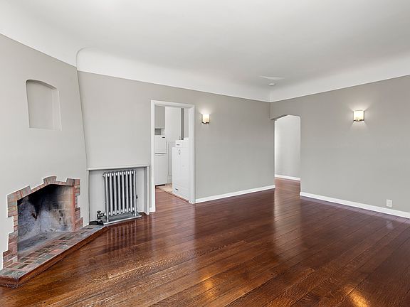 4th image of 1700 Bay St #302