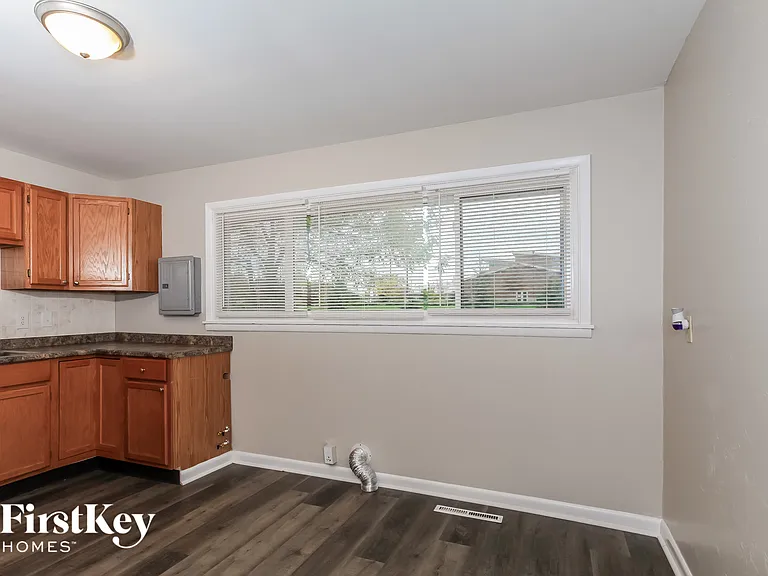 3704 Homecomer Dr — Photo 5