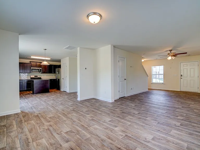 584 Craftsman Ln — Photo 8