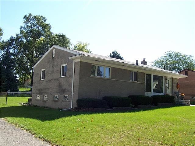 1st image of 836 Friar Dr