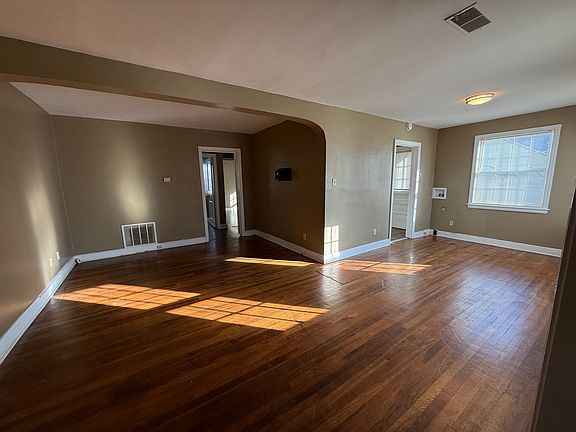 2nd image of 129 Roberta Dr #129