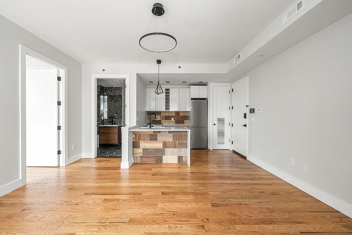 2112 Avenue P — Photo 1