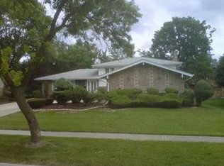 7743 Cherry Tree Ln, Willowbrook, IL 60527