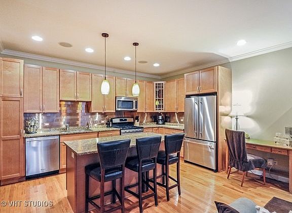 4th image of 1523 N Artesian Ave #101