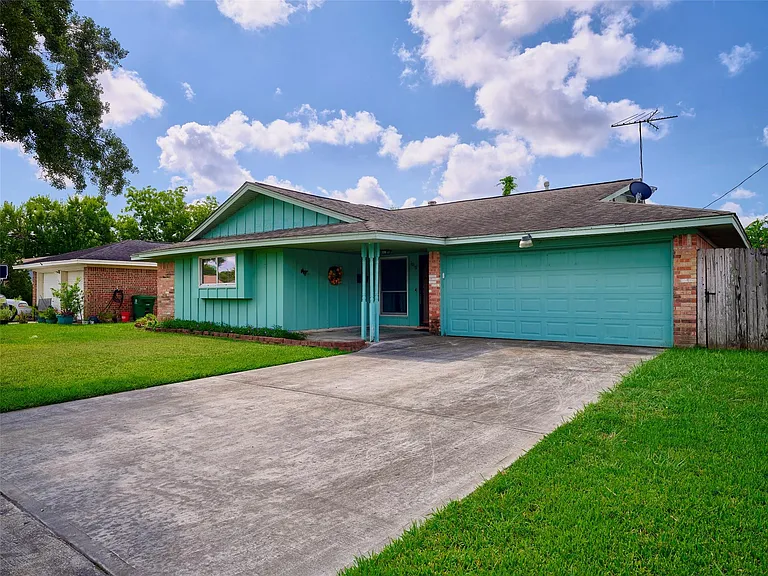 1018 Shawnee St — Photo 3