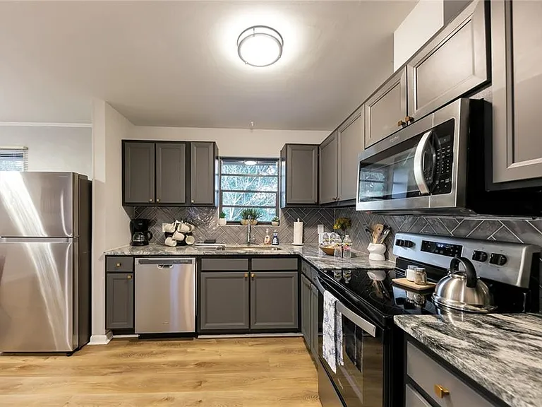 3390 Creek Valley Dr SE — Photo 5