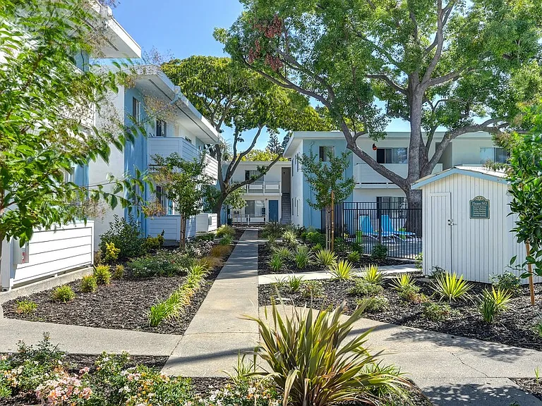 The Camellia on Buck | Exterior