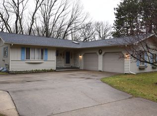 908 Cardinal Dr, Cadillac, MI 49601