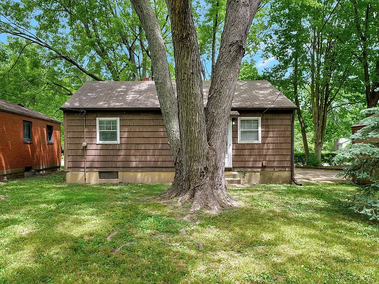 303 Hessel Blvd — Photo 25