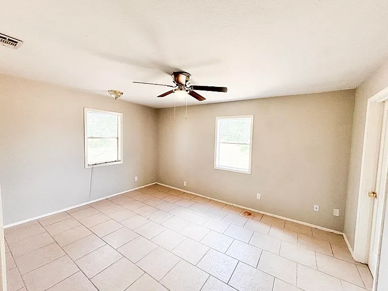 205 Cambridge Ln — Photo 10