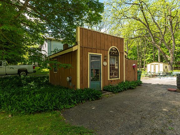 2nd image of 8425 Parshallville Rd