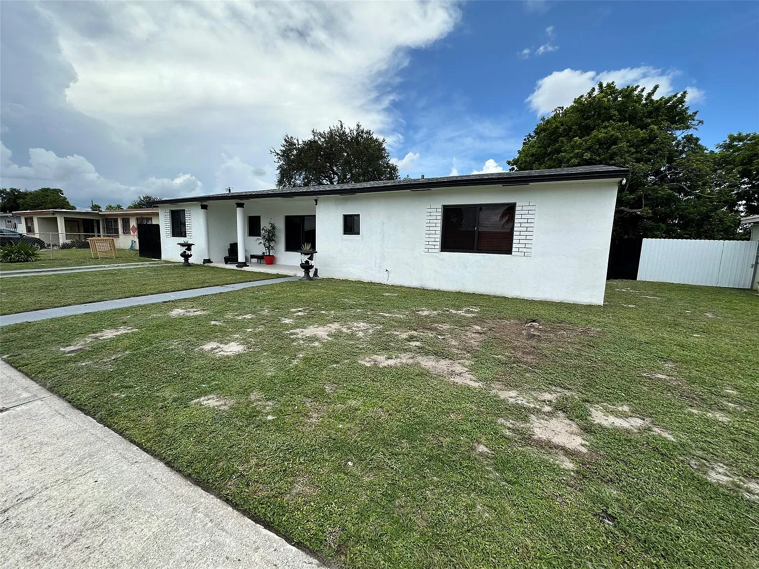 3 bed, 2.0 bath, 1390 sqft, $3,550 — Photo 2