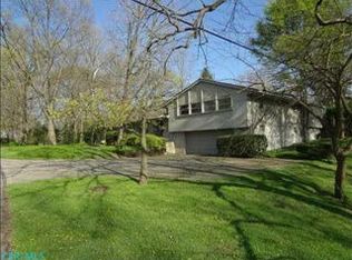 2521 Charing Rd, Columbus, OH 43221