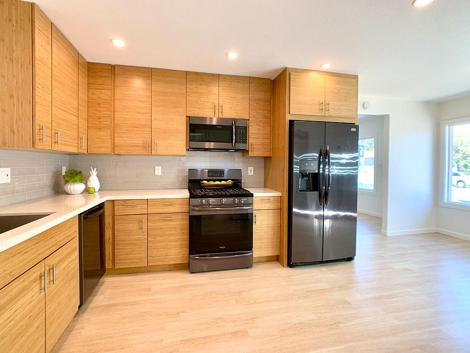 1st image of 585 Novak Dr