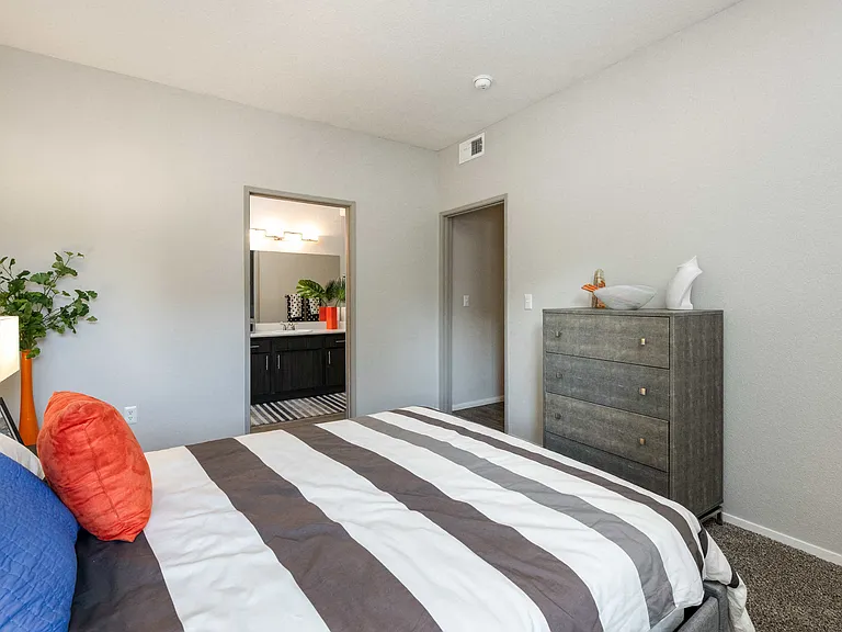 Remington Canyon Apartments — Photo 16