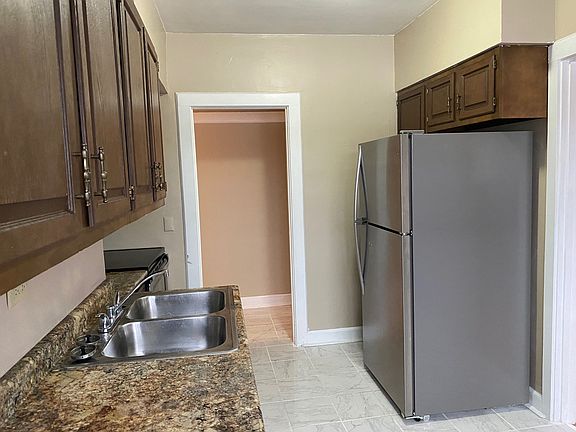 4th image of 209 N Suffolk St #4