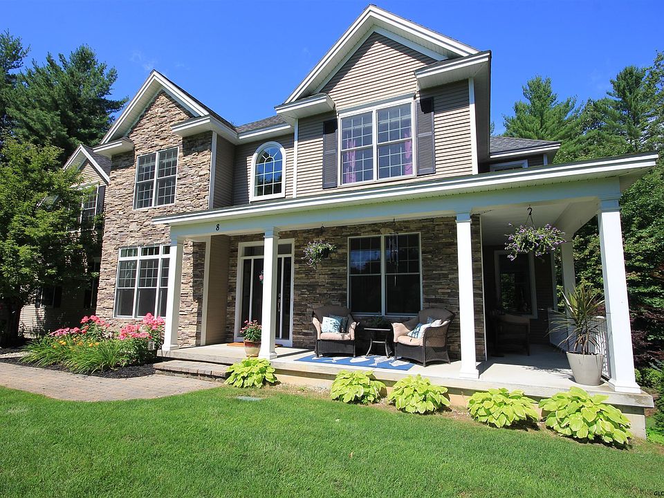 1st image of 8 Corinne Ct