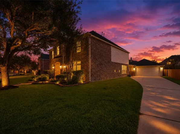 2309 Echo Harbor Dr, Pearland, TX 77584