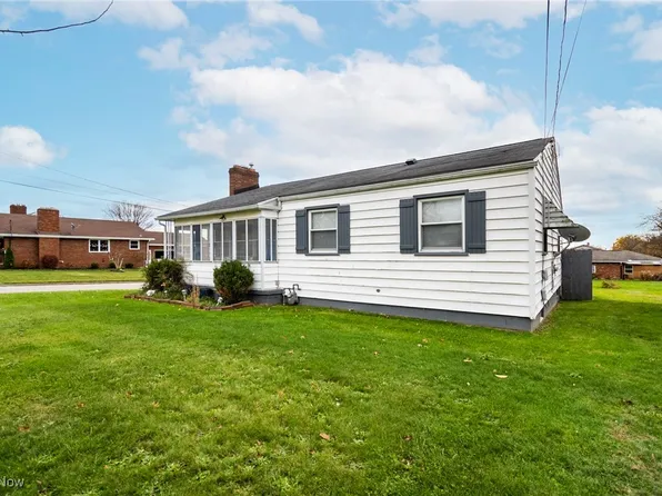 311 Park Dr, Campbell, OH 44405