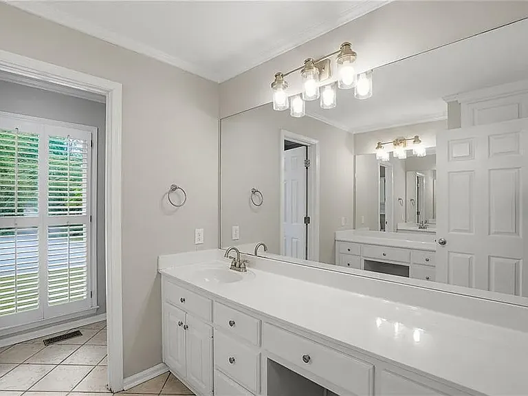 13 Bedford Rdg NW — Photo 12