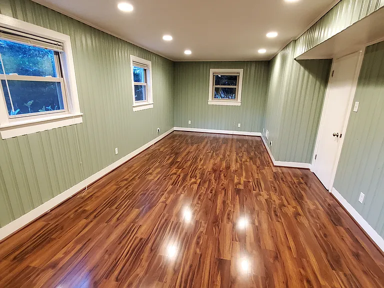 Large bonus/family room.