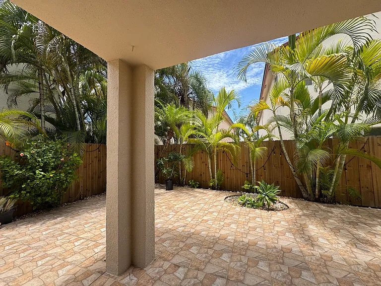 15621 SW 100th Ln — Photo 48