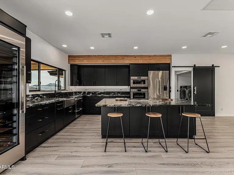 6111 E Victoria Dr — Photo 12