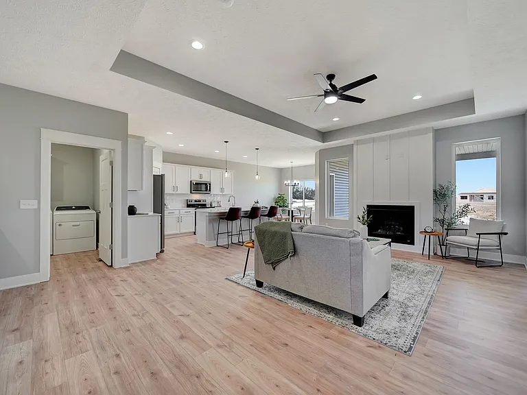8615 Highview Cir — Photo 2