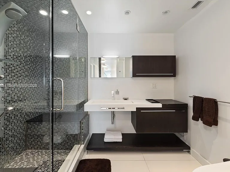 1040 Biscayne Blvd #4403 — Photo 22