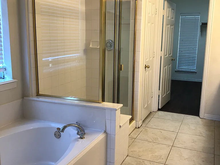 1709 Oak Brook Ln — Photo 12