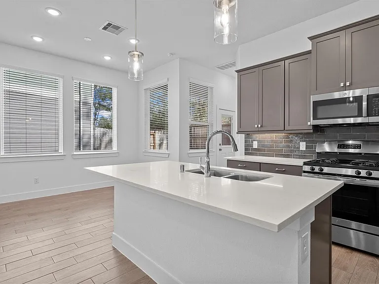 120 Red Cascade Ct — Photo 13