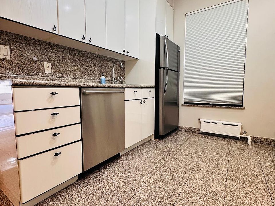 1st image of 20-55 29th St #1RR