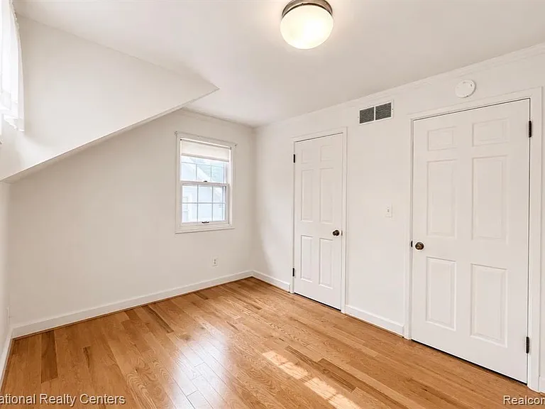 229 Linden St — Photo 18