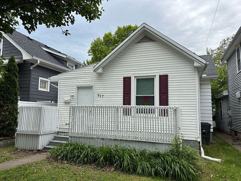1st image of 917 Prytania Ave