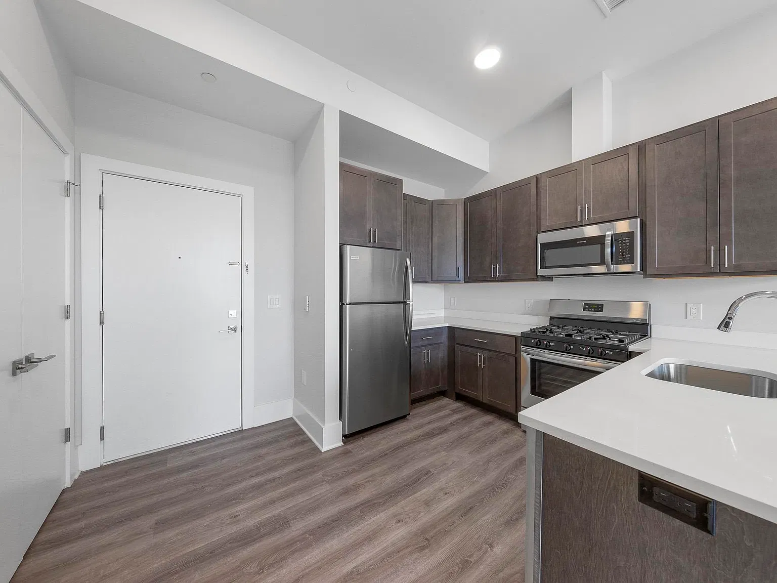 660 Lofts — Photo 2
