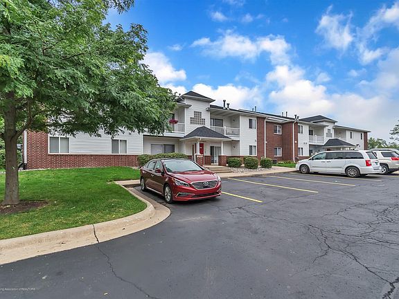 4th image of 810 Carom Cir #138