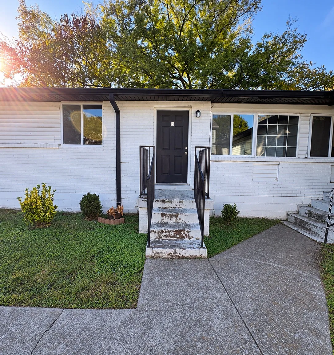 905 30th Avenue North - B — Photo 1