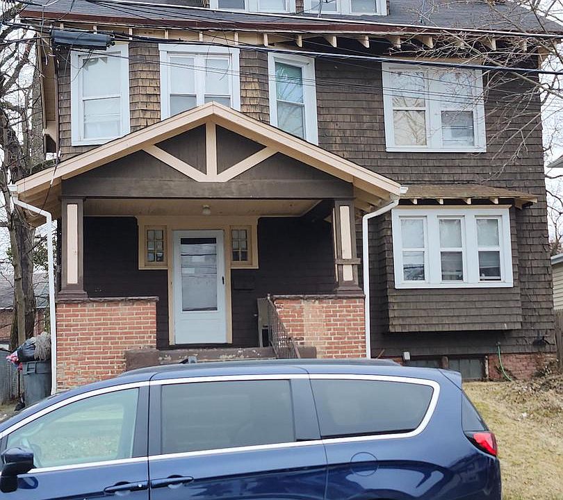 1st image of 32 Oak Ln