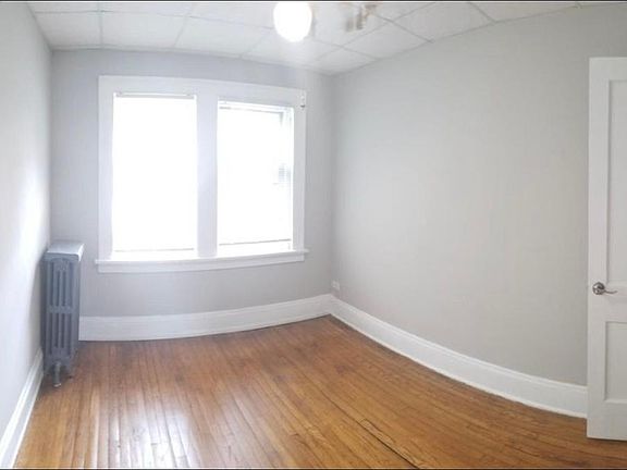 3rd image of 4764 Pearl Rd #2