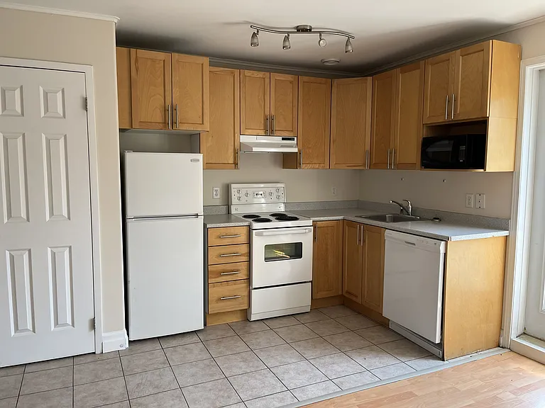 1254 Hollis St — Photo 7