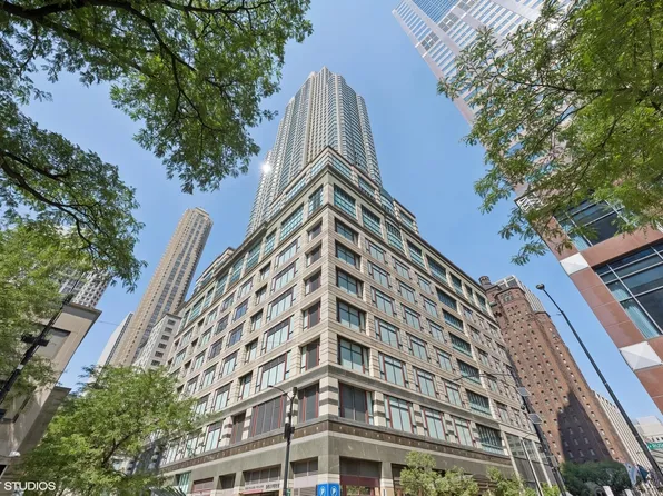 100 E Huron St APT 3104, Chicago, IL 60611