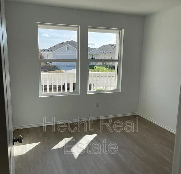 2906 Green Finch — Photo 21