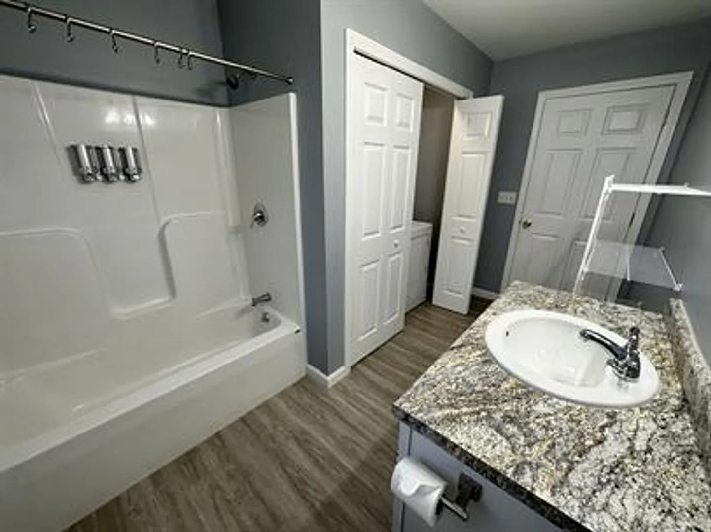 586 Main St — Photo 3
