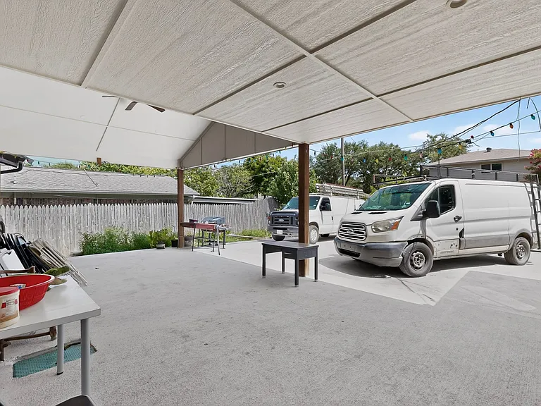 1514 Douglas Dr — Photo 42