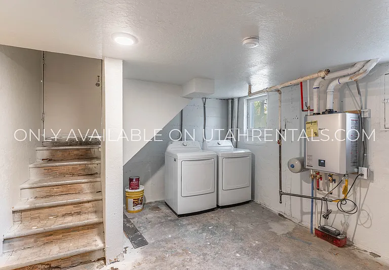 233 W 400 N — Photo 10