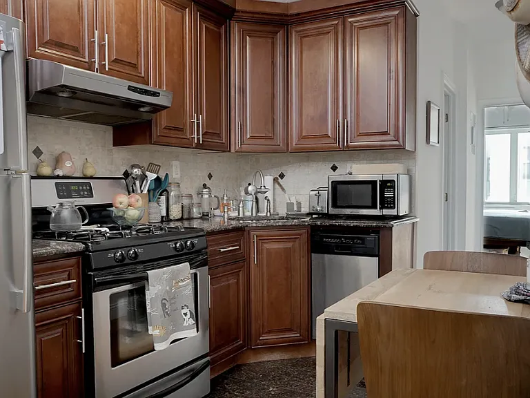 3079 32nd St #3L — Photo 2