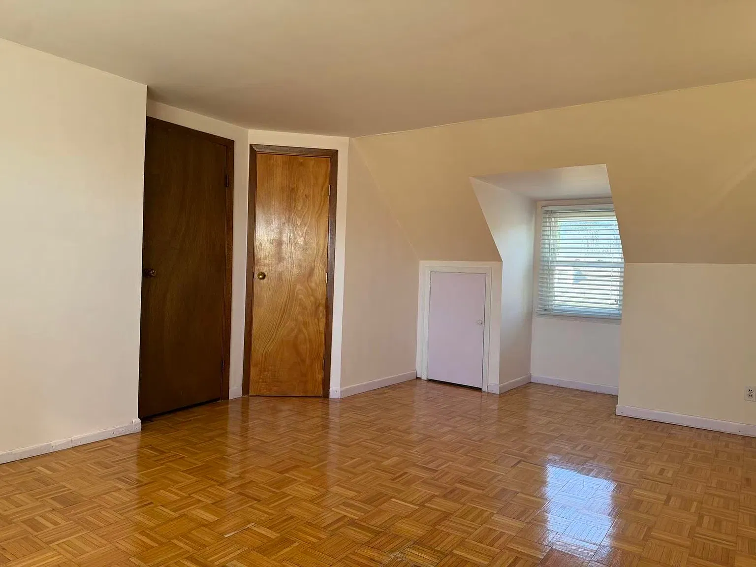 Nassau Dr, Albertson — Photo 1