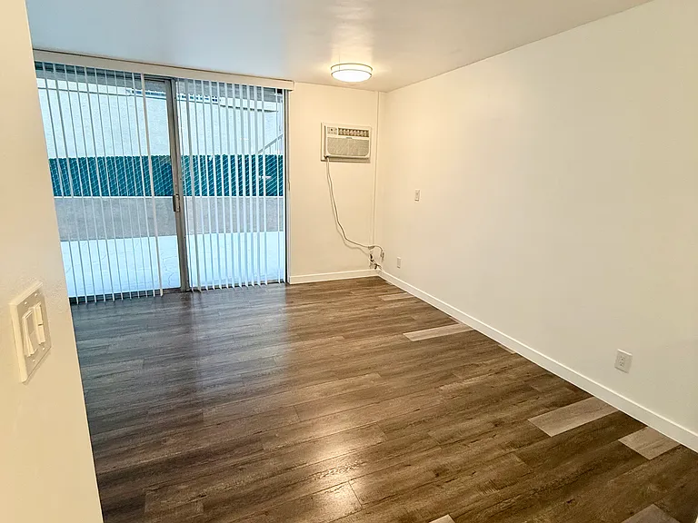 1617 N Poinsettia Place — Photo 6